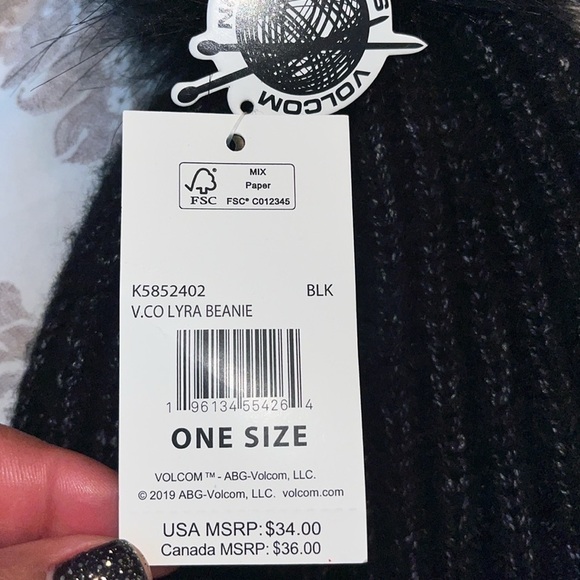 Volcom Lula Beanie one size fits all.  NWT black with furry ball on top. - Picture 5 of 8